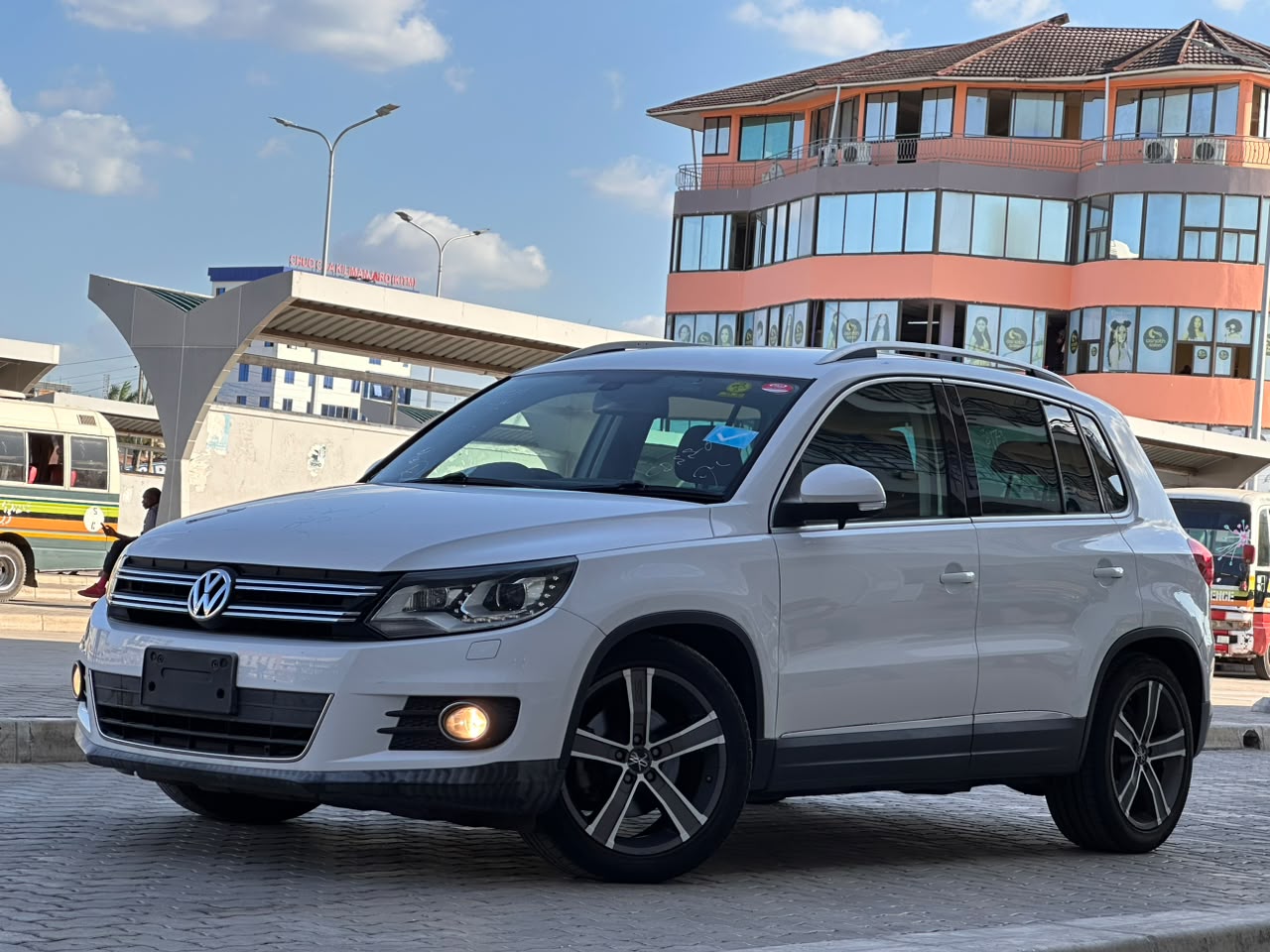 VOLKSWAGEN TIGUAN thumbnail 3